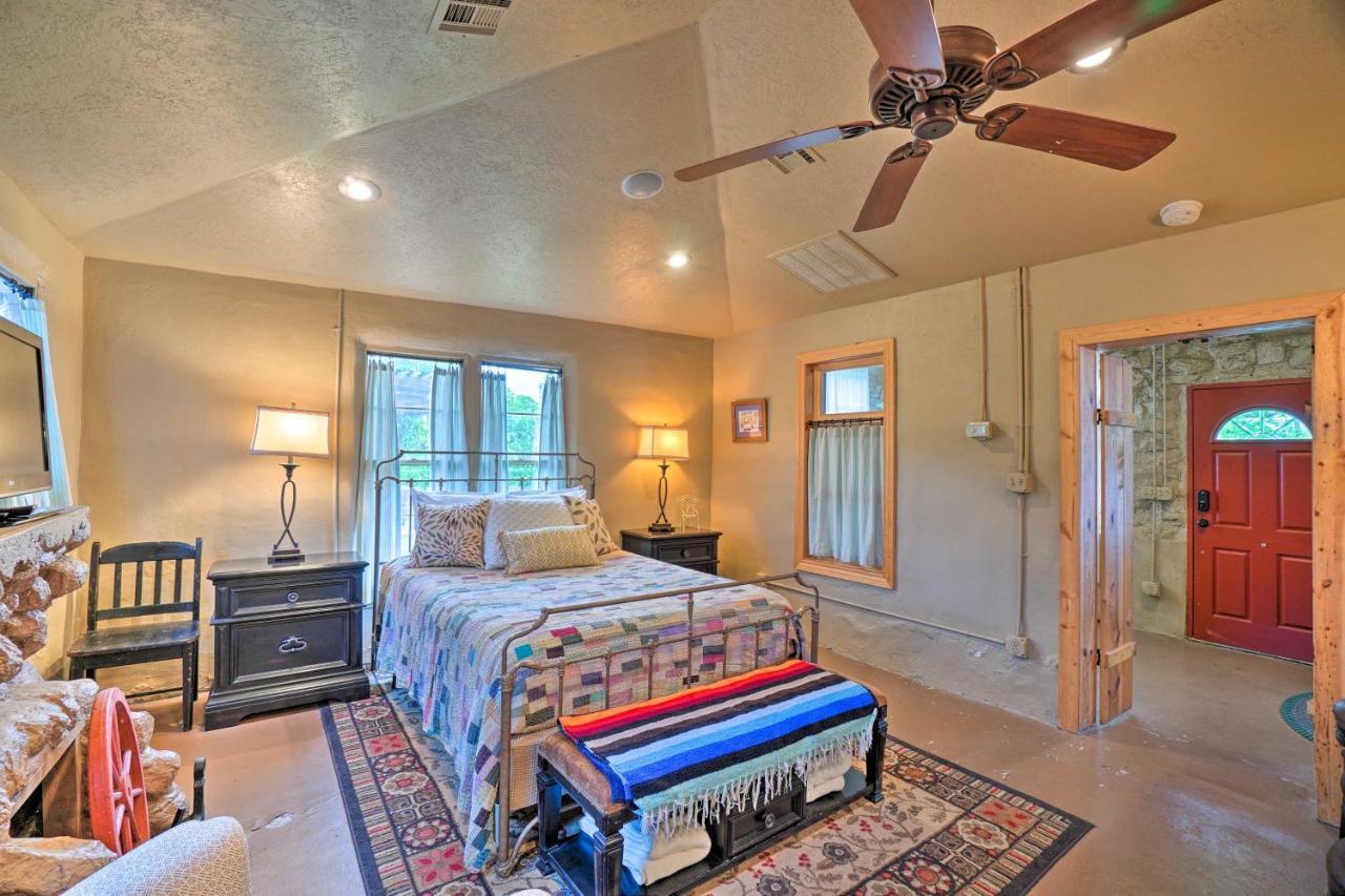Enchanting Hilltop Cottage In Medicine Park! Exterior photo