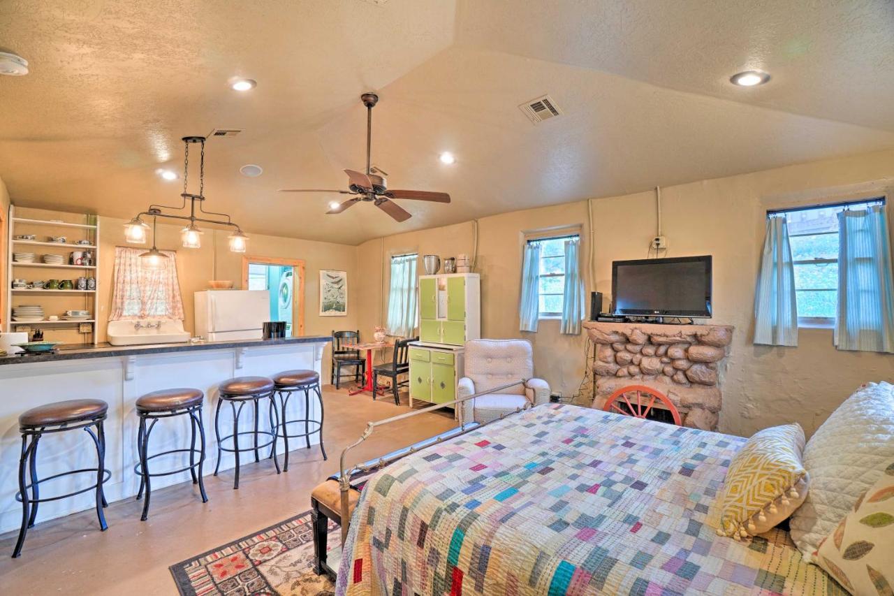 Enchanting Hilltop Cottage In Medicine Park! Exterior photo