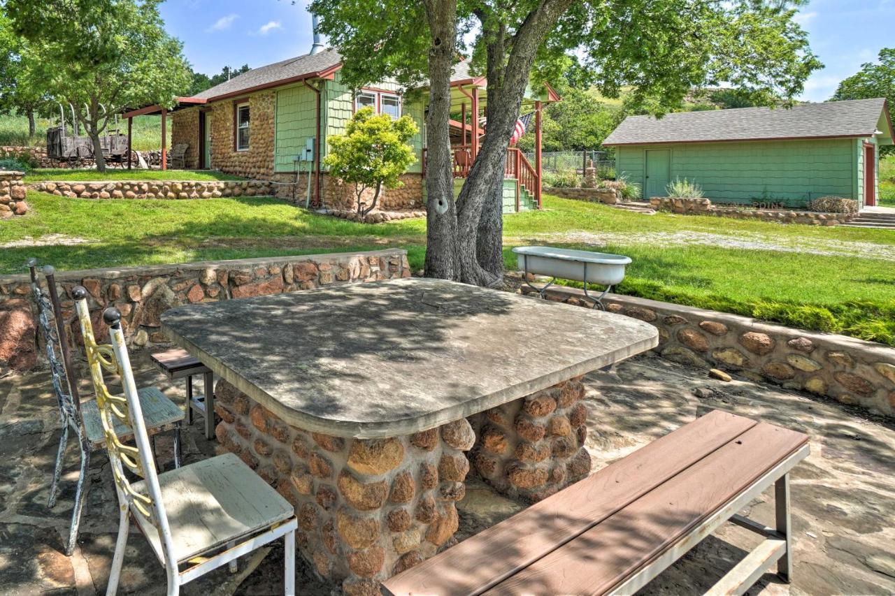 Enchanting Hilltop Cottage In Medicine Park! Exterior photo