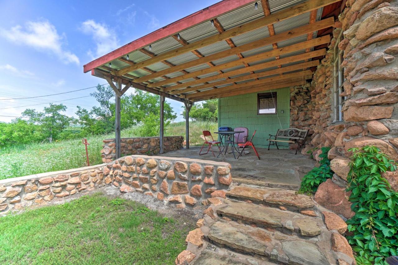 Enchanting Hilltop Cottage In Medicine Park! Exterior photo